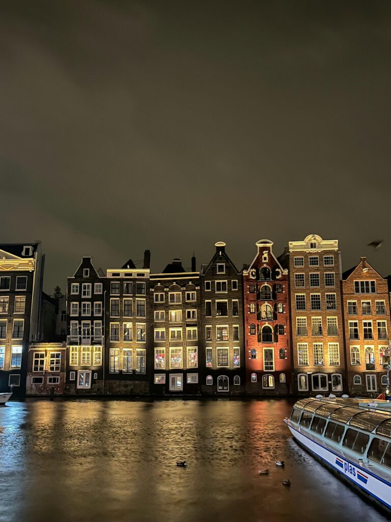 Cidades Europeias para Visitar em 3 Dias: 3 Destinos de Charme com Curadoria Exclusiva amesterdã
