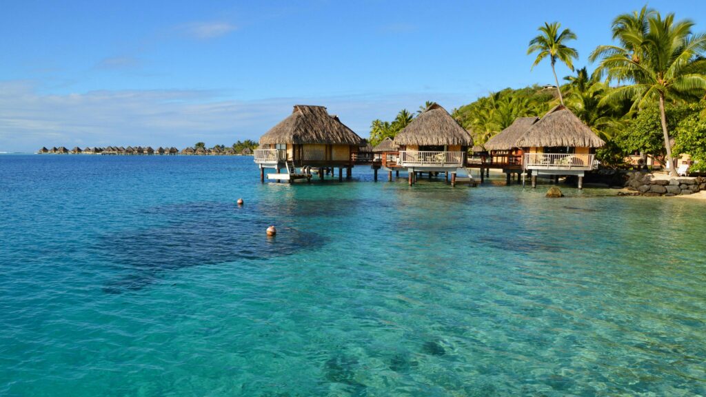 6 Destinos com as Praias Mais Bonitas do Mundo que Precisa de Visitar matira beach (bora bora) 03
